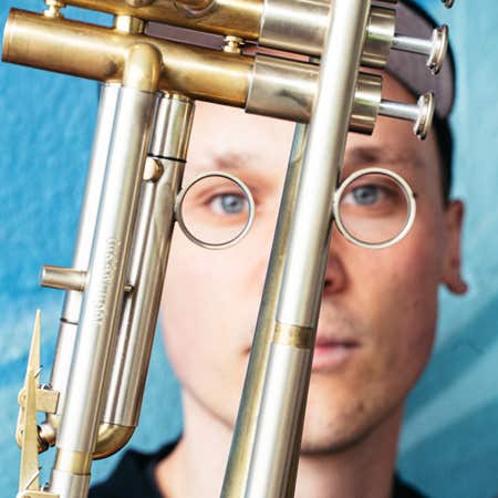 Markus Tappe ist ein Trompeter aus Hamburg, der sich sowohl im klassischen als auch im Fusion-Genre bewegt.